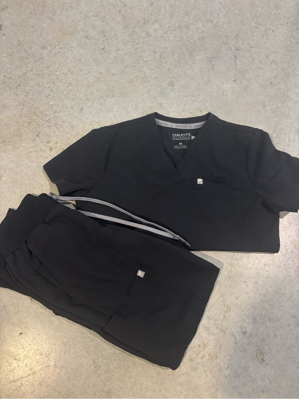Fabletics Black Scrub Set - V-Neck Top & Drawstring Pants